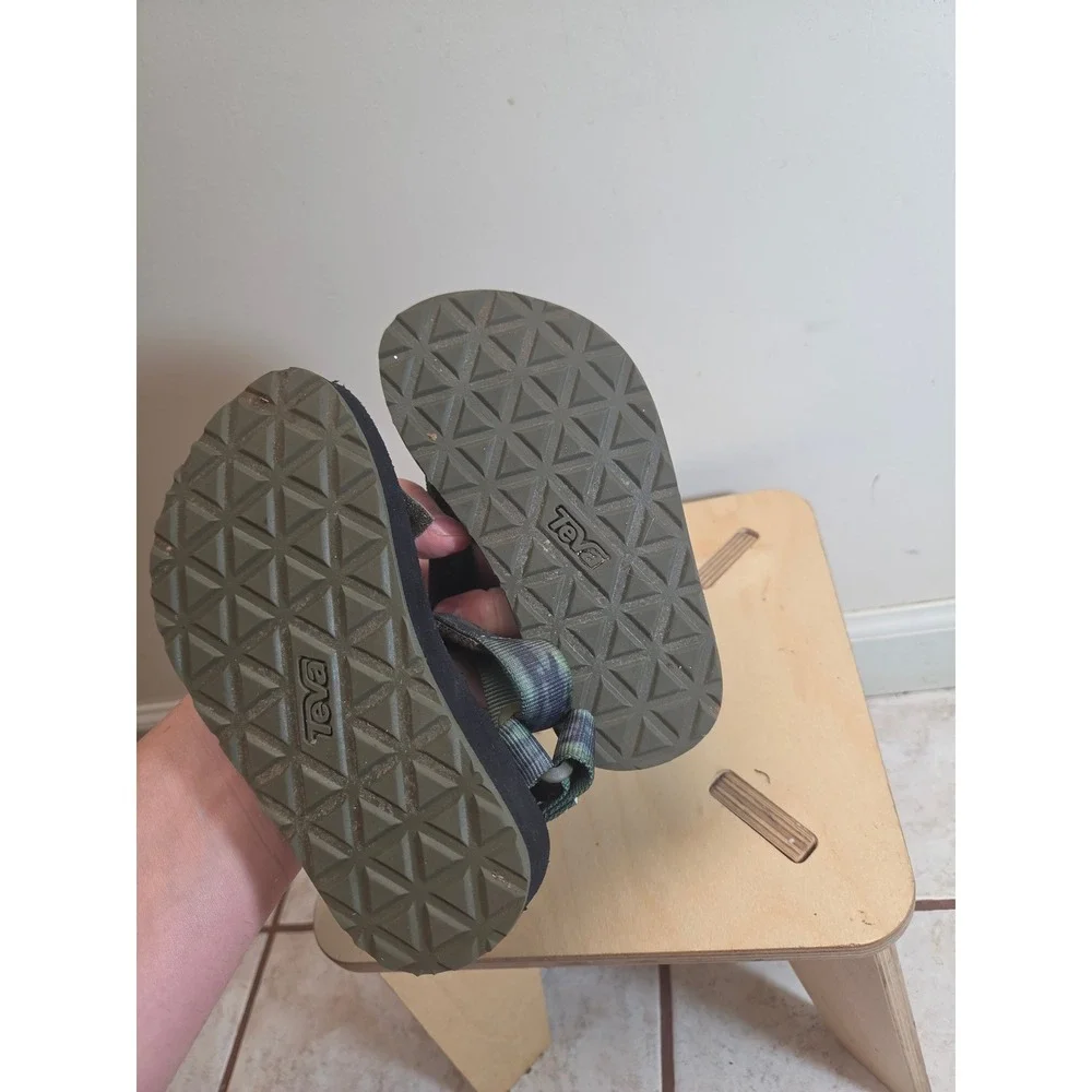 Teva Kids Original Universal Sandals Green Camo 1124222C Kids Size 9